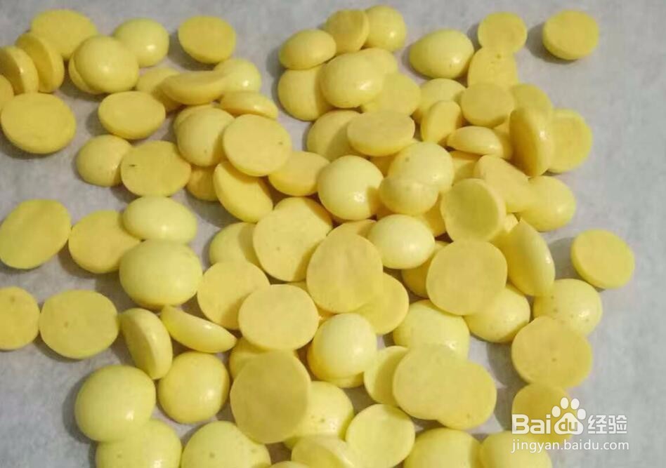 <b>简单制作蛋黄溶豆方法，日常家庭版蛋黄颗粒小饼</b>