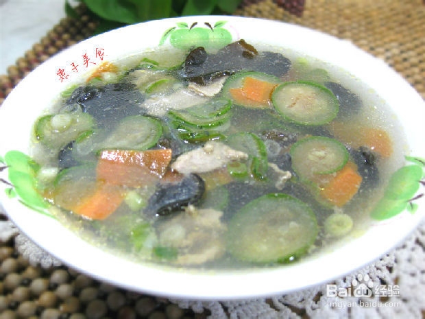 丝瓜木耳汤的制方法
