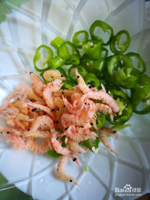 小虾干拌尖椒的做法