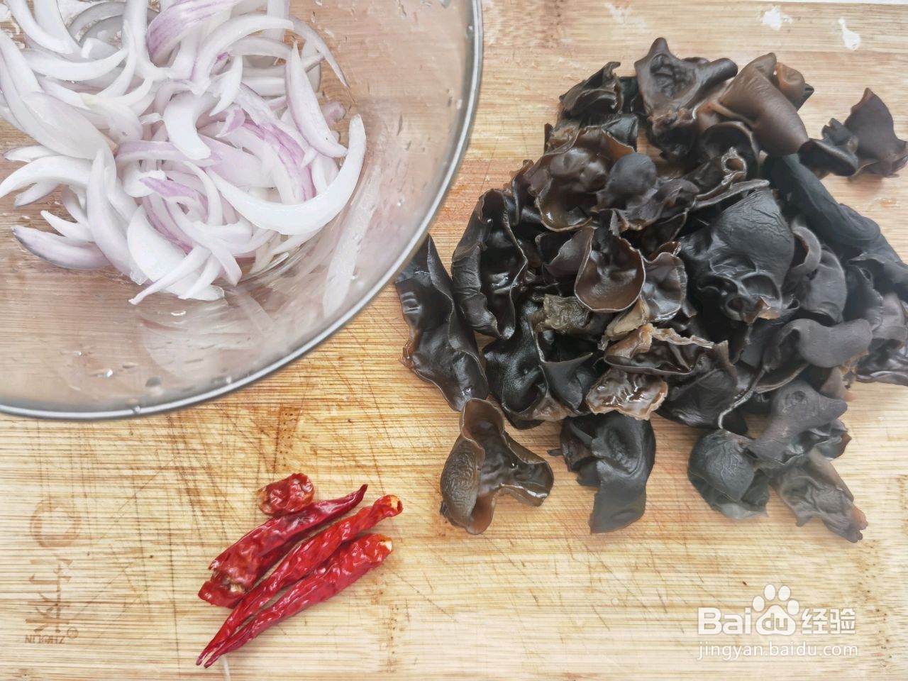 洋葱拌木耳的做法