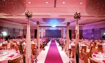 四季婚宴桌布搭配 不同季节如何选酒店婚礼桌布