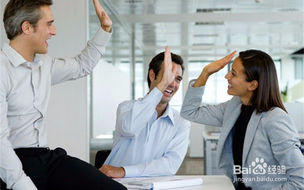 职场新人如何在职场中保持和展现正能量形象？