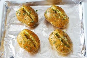 蒜香芝士烤土豆的做法