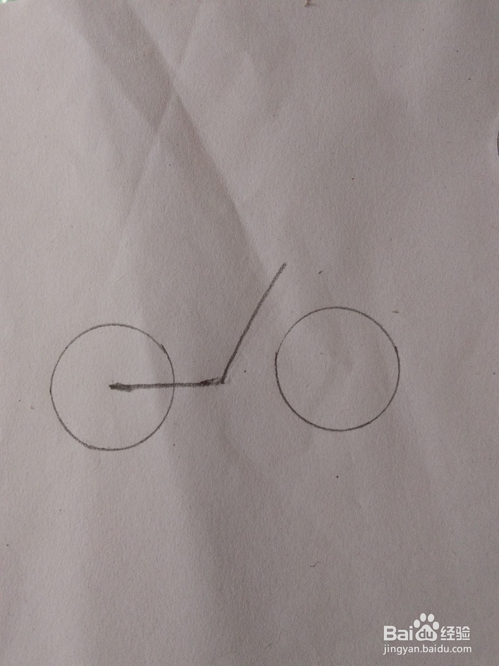 用简笔画画出一辆摩拜单车