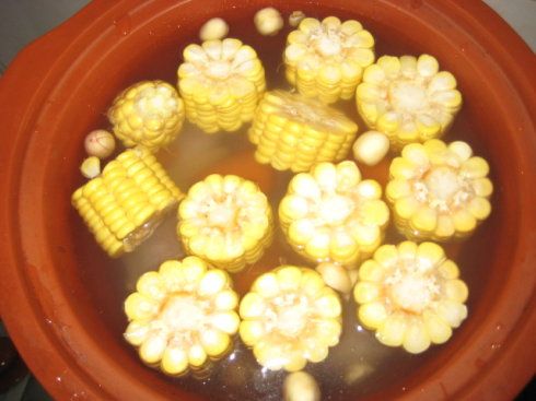 玉米胡萝卜猪蹄汤