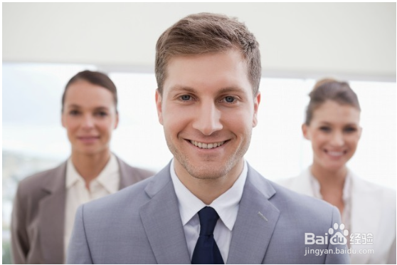 领导送一盒茶叶给我，我应该怎么回礼？