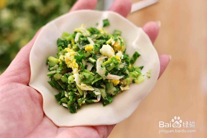 怎么包荠菜鸡蛋虾皮蒸包