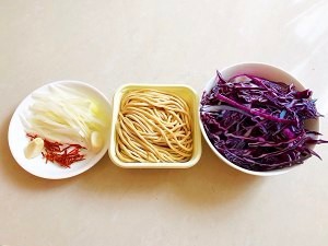 紫甘蓝豆腐丝的做法