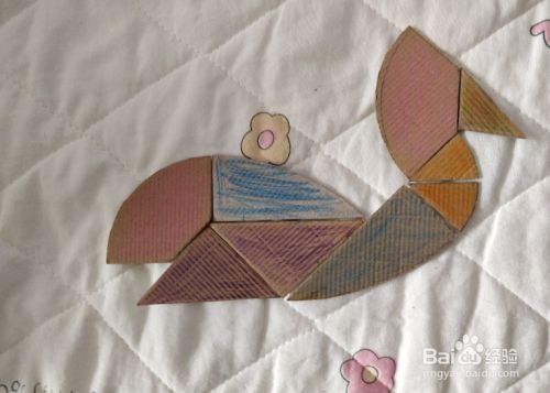 用蛋形九巧板怎么拼一只池塘里的鸭子?