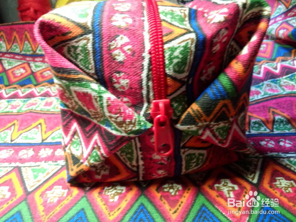 非常实用的迷你化妆小包