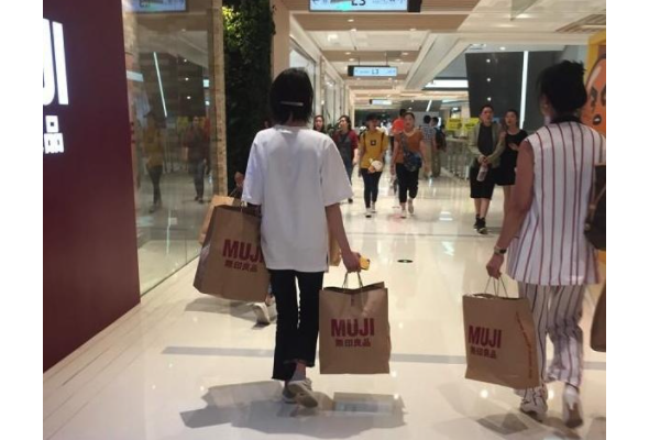 和女孩子逛商场注意什么