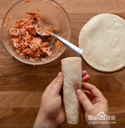 鸡肉辣酱玉米卷