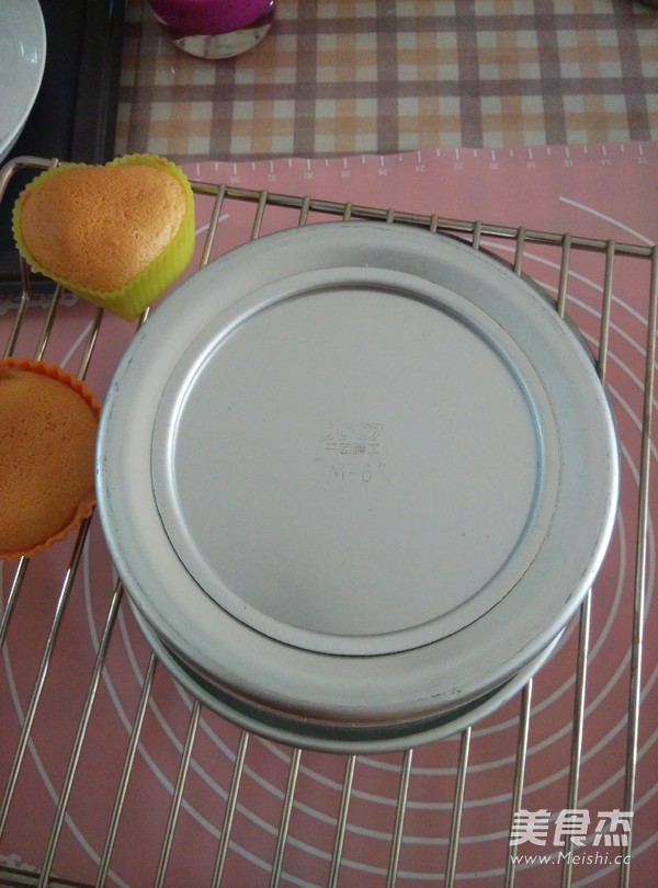 火龙果戚风小蛋糕