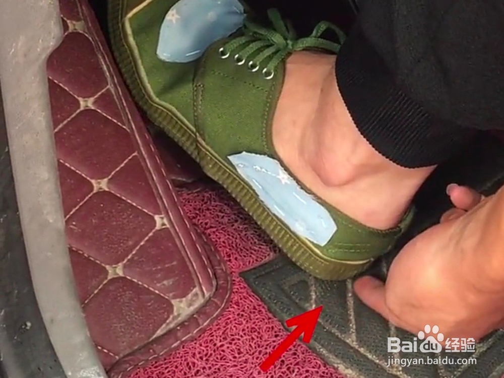 正确踩离合器的方法