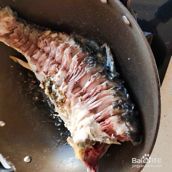 鲤鱼炖豆腐的做法