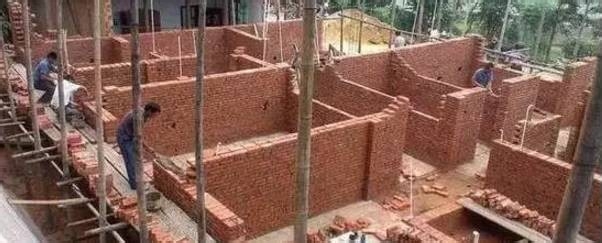 靠邻居家墙怎么打地基