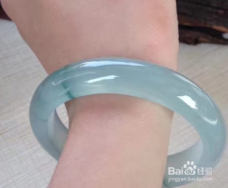 翡翠镯子戴哪只手好