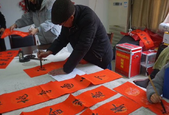 上联香烟抽完全是灰下联是什么