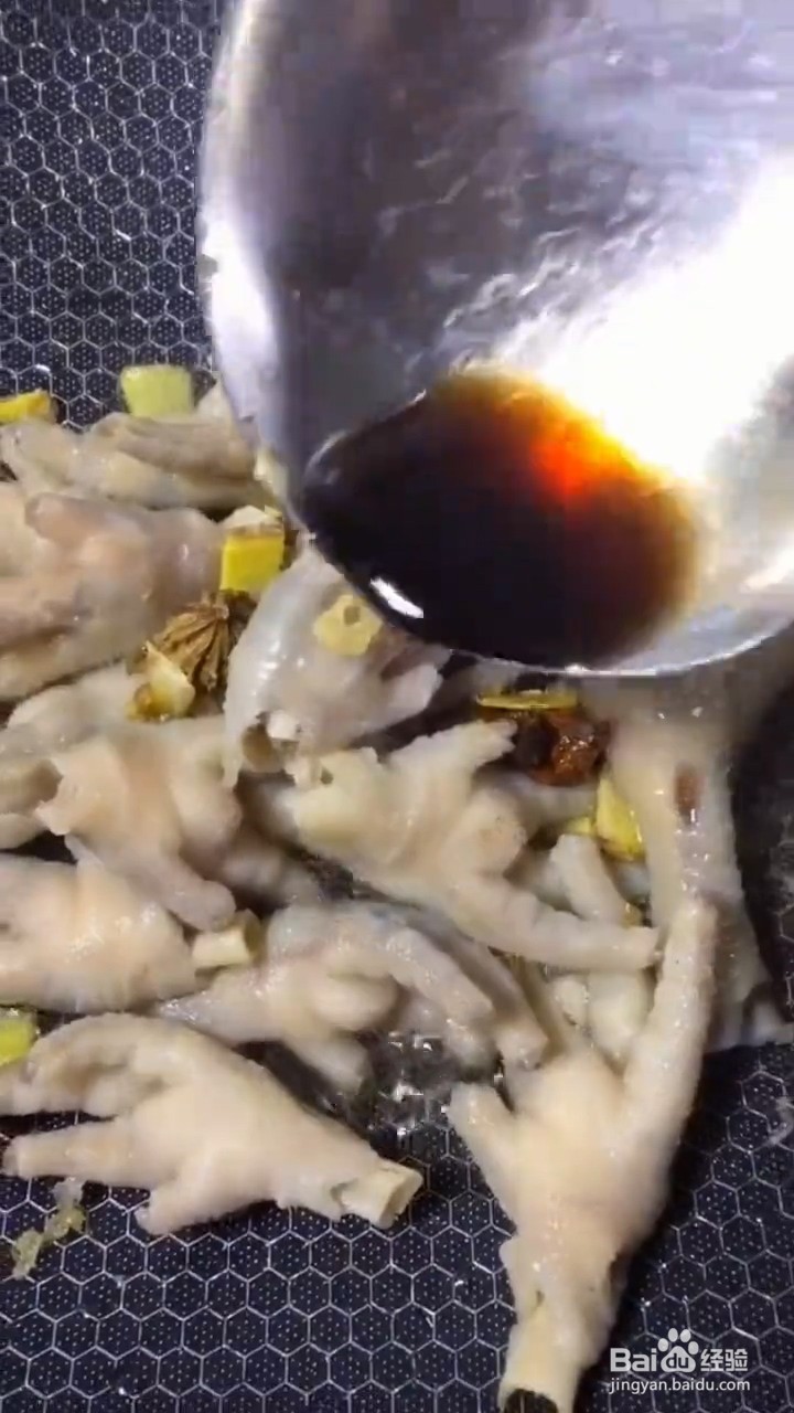 如何自制美味好吃的香辣鸡爪