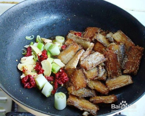 带鱼炖豆腐的做法