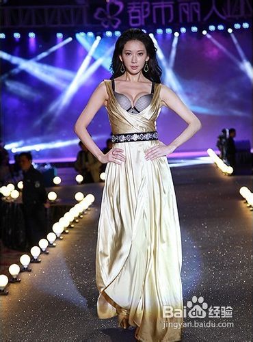 怎样选择潮流的女士服饰呢
