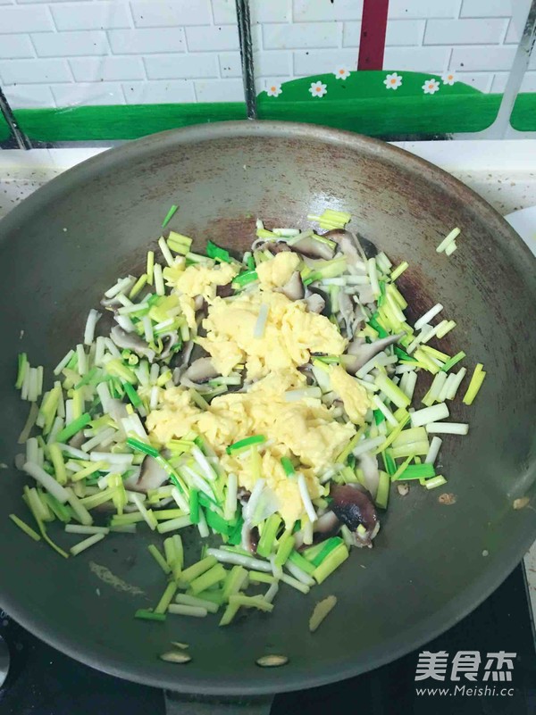 蒜苗炒鸡蛋的做法
