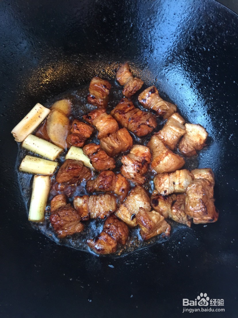 红烧肉烧土豆的做法