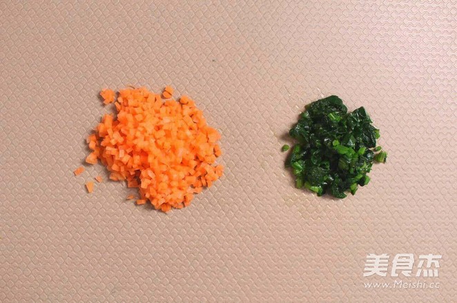 鸡蛋面线芙蓉汤 宝宝健康食谱