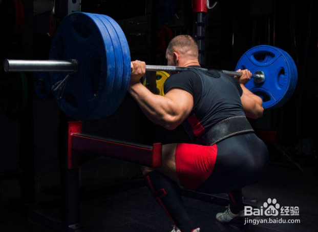 箭步蹲的训练有哪些问题需要特别注意