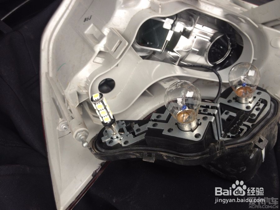 标致3008换灯泡教程