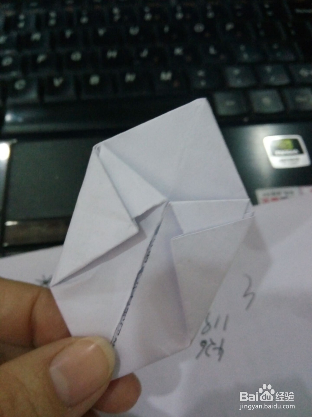 如何用纸折小皮球