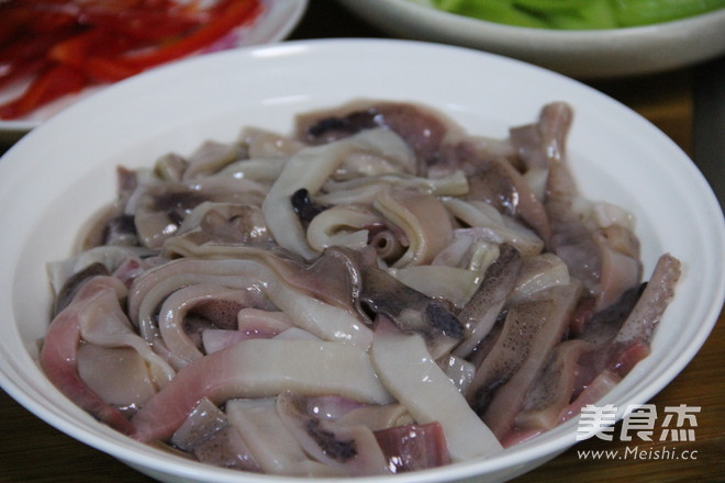 鱿鱼炒韭菜的做法