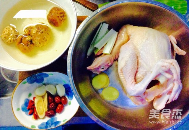 黄芪花菇炖童子鸡