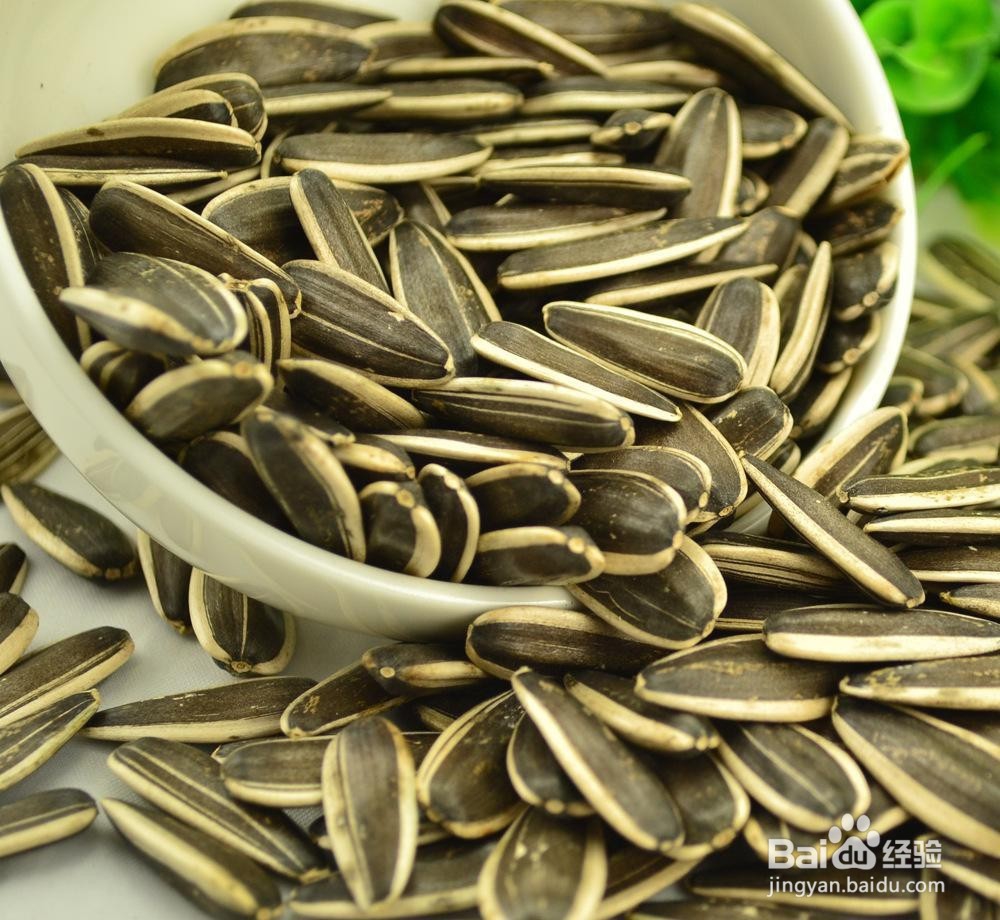 瓜子皮卡在牙缝怎么办