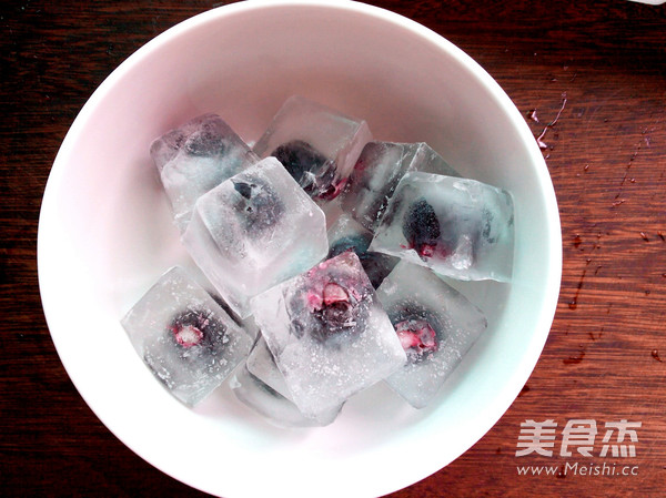 蓝莓鸡尾酒冰饮
