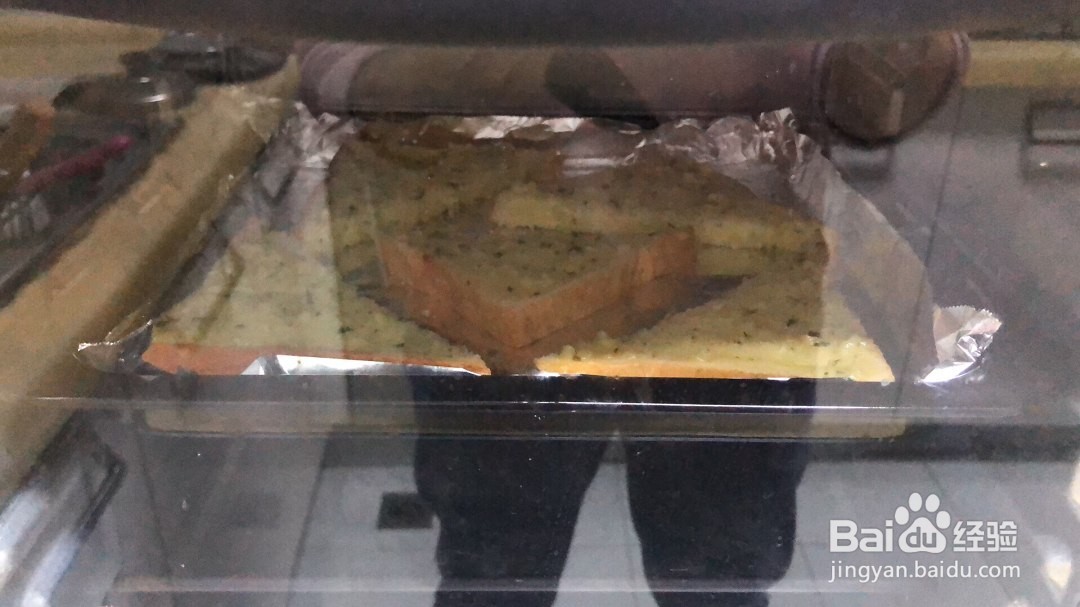 蒜香烤吐司的做法