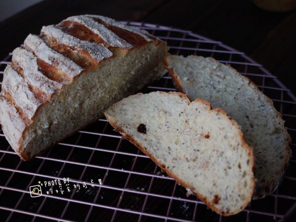 亚麻籽麦片乡村面包