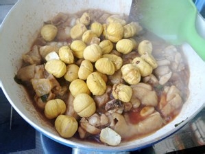 鸡酥栗糯汁浓味香——【红枣焖栗子鸡】