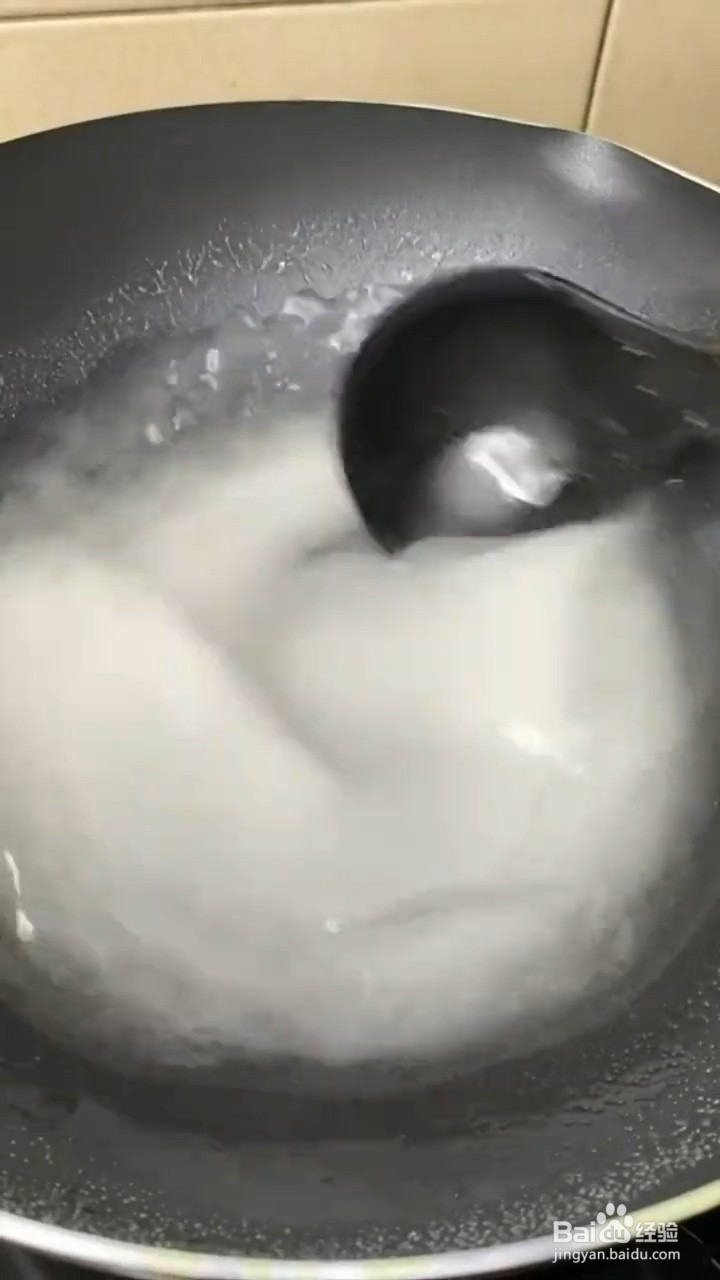 在家怎样用草莓和小西红柿做冰糖葫芦