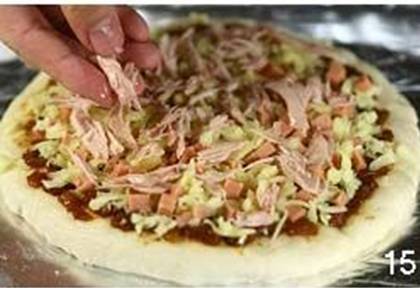 怎样在家中自制美味的金枪鱼火腿pizza