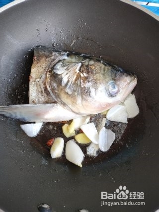 酱香鱼头冻豆腐的做法