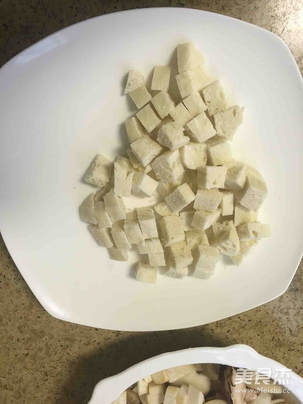 茄汁蘑菇炒面包
