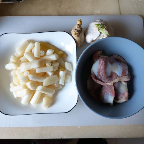 泡椒藕带炒鸡胗