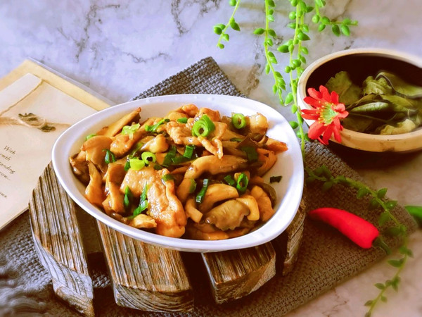 酱香菌菇炒肉片