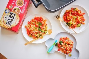 教你做出番茄时蔬鲜虾面