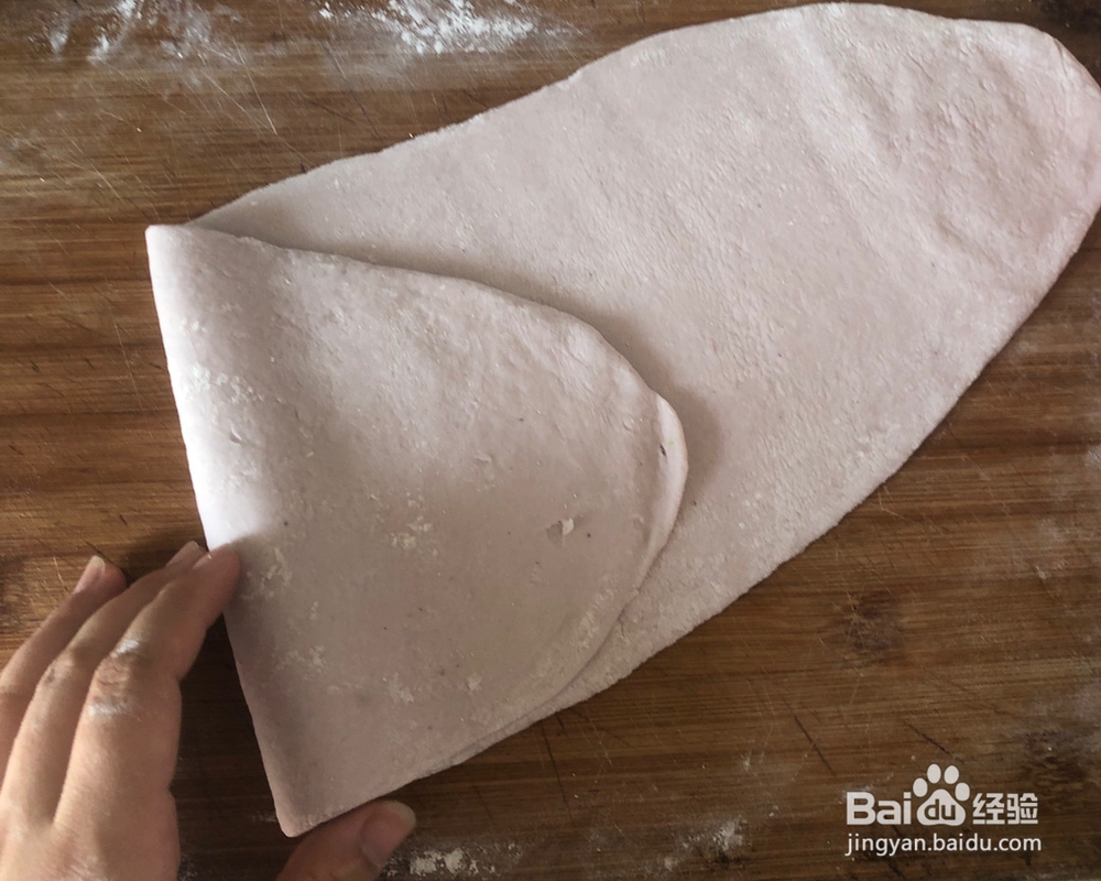 又酥又香的鸡胸肉紫甘蓝包子