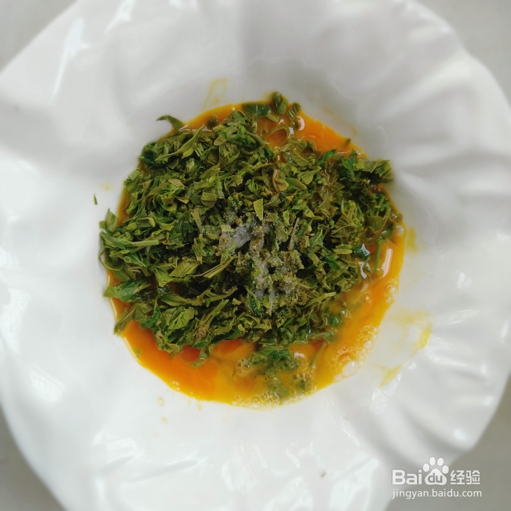 细腻美味的香椿芽炒鸡蛋
