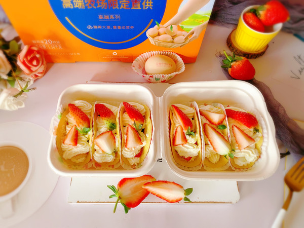 松饼奶油草莓抱抱卷