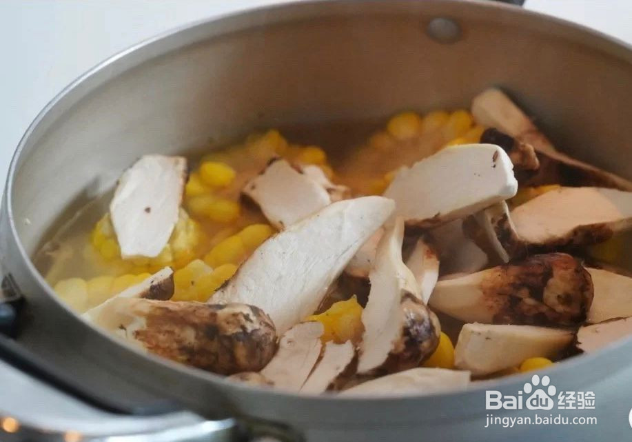 新鲜松茸排骨汤的做法