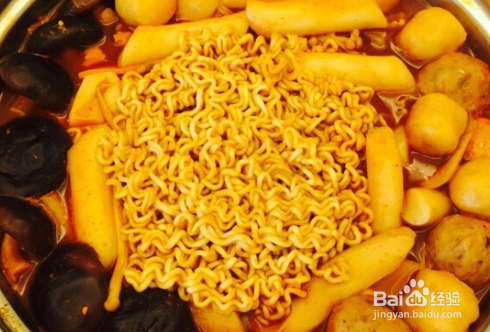 在家就可做的韩国部队火锅